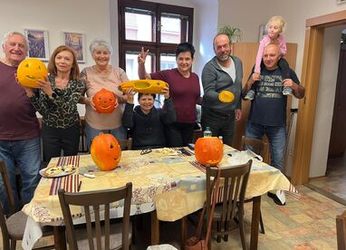 Společná výroba dekorací z dýní